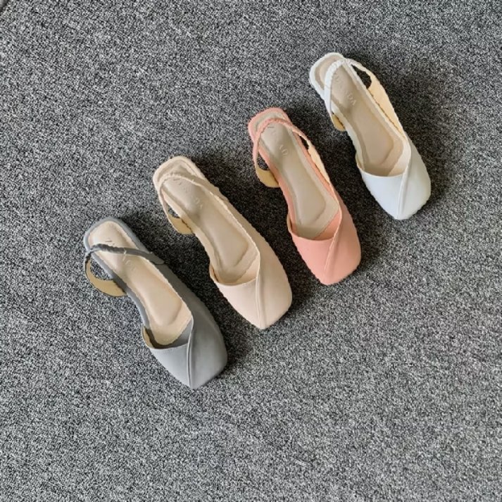 dixooxoo's tweet photo. Comfy sandals for daily ✨️

a thread - https://t.co/OgiSqGS9d8