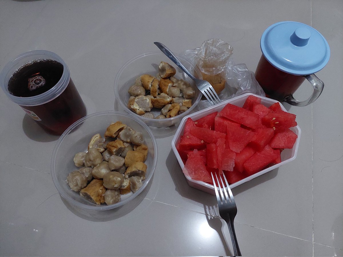 esaroused's tweet photo. Iftar date with him, on day 22 of fasting
🐳❤️🦙 https://t.co/yAOGBlSmeJ