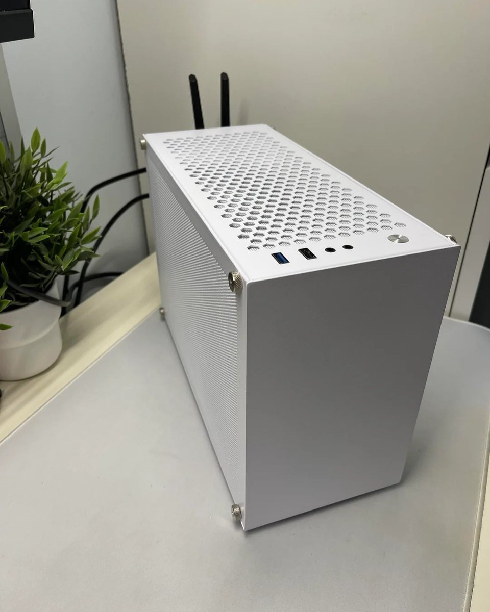 SAPPHIRE Technology tweet media