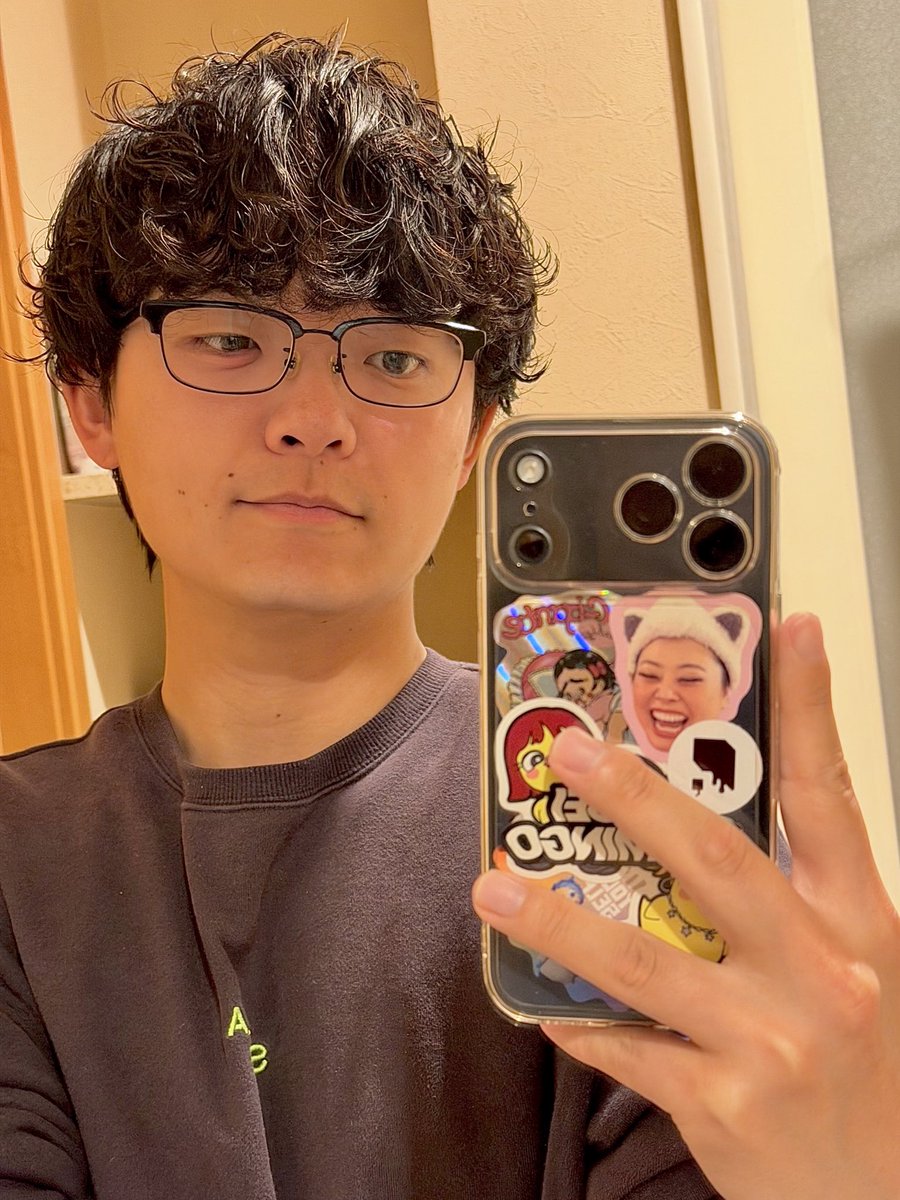 たむけん tweet media