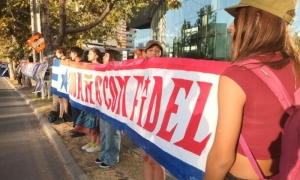 El mundo dice: #Cuba no está sola. Lo sabe el mundo que cada día, desde distintos puntos geográficos, reclama su fin. El bloqueo económico, comercial y financiero de Washington a Cuba es una forma criminal y genocida de asediar a un país soberano.
<a href="/PaulinoPrezVie1/">Paulino Pérez Viera</a>
<a href="/Emp_Avilmat/">Empresa Materiales de Construcción Ciego de Ávila</a>