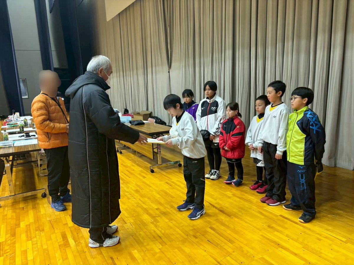 KSTC15's tweet photo. 第4回 KEIスポーツ杯 県北小学生ソフトテニスインドア大会 男女混合団体戦
今年は6年生が東西対抗と重なり5年生以下で挑みました💦
結果の方は残念ながら4連覇とは行かず第3位🥉来年こそは再び優勝に返り咲ける様に1年間頑張りましょう👊

#河北stc 
#石巻
#KEIスポーツ杯
#勝ち続けるのには理由がある https://t.co/Z1AoecAWYv