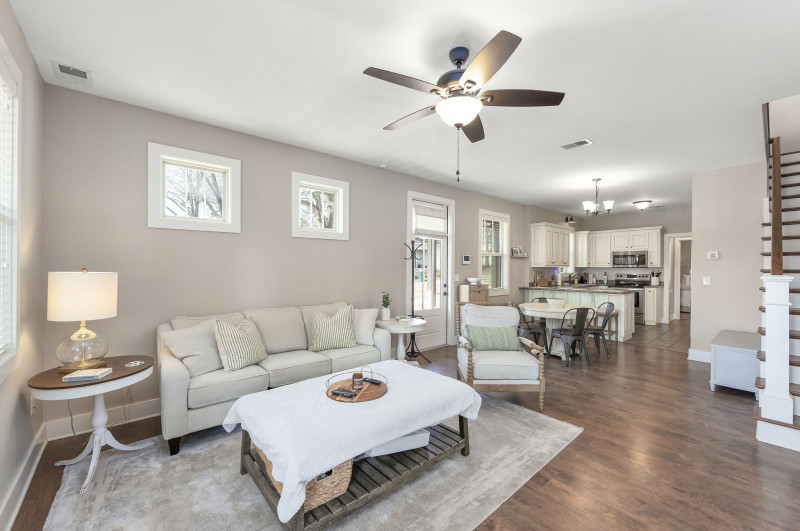 peggygraves35's tweet image. 223 Morgan St. Jackson TN
NEW PRICE! $289,900 - Charming home built in 2018, 3BD, 2BA, Front, back &amp;amp; side porches, 2 Car Garage Extra Lot included! #WalkToEverything The Lift Wellness Center Rock'n Dough Pizza &amp;amp; Brewery Grubb's Grocery Jackson Farmers Market