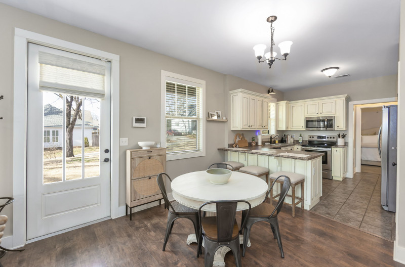 peggygraves35's tweet image. 223 Morgan St. Jackson TN
NEW PRICE! $289,900 - Charming home built in 2018, 3BD, 2BA, Front, back &amp;amp; side porches, 2 Car Garage Extra Lot included! #WalkToEverything The Lift Wellness Center Rock'n Dough Pizza &amp;amp; Brewery Grubb's Grocery Jackson Farmers Market