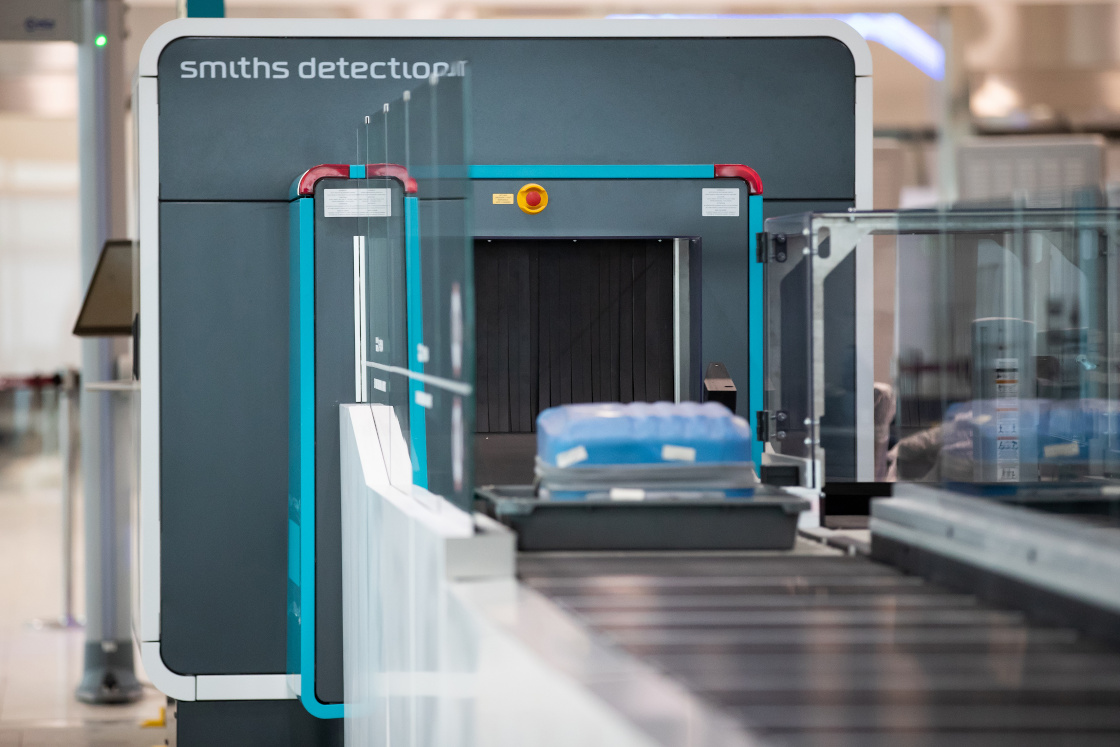AirportSupplier's tweet image. Smiths Detection Celebrates Sale of its 2,000th HI-SCAN 6040 CTiX 3D X-ray Scanner airport-suppliers.com/supplier-press… @smithsdetection #SmithsDetection #ThreatDetection #AirportSecurity #HISCAN #6040CTiX  #XRayScanner #Airports