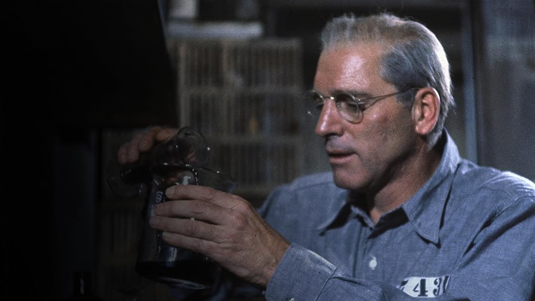 #あなたの好きな刑務所映画
これを忘れないでくれ。
「終身犯」
アルカトラズで終身刑の男が、🐣を育て始め、やがて鳥類学の権威になるという実話を元にした、静かに熱いドラマ。
2時間半あるけどあっという間でおもれえんだこれが！！あと泣く。