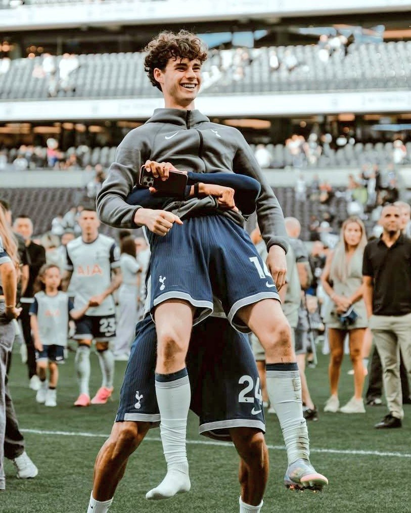 DybalaAndMore's tweet image. Happy birthday Archie Gray 🥰