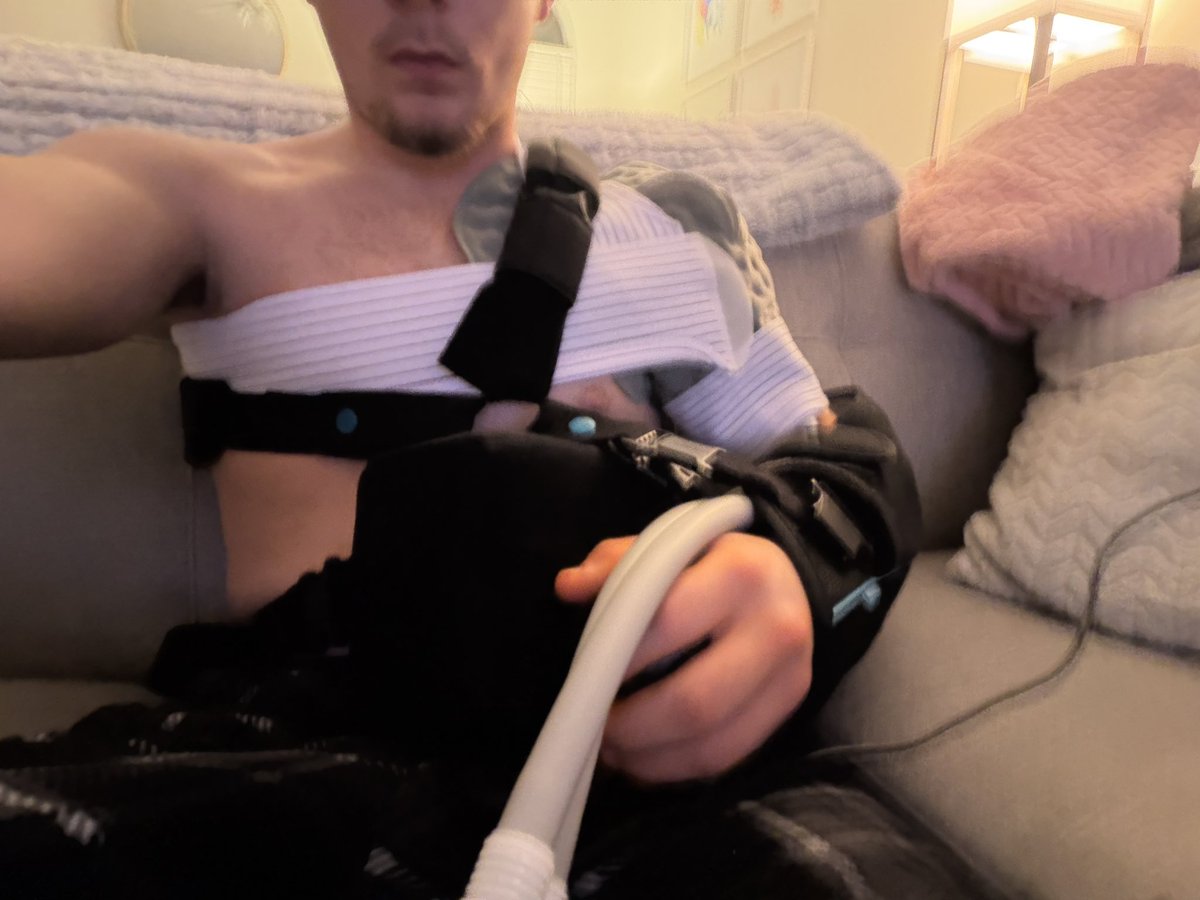 JaydinFrame's tweet photo. I apologize for not posting in a while, I was logged out of my account and also dealing with shoulder surgery to repair my labrum tear. Unfortunately I will have to miss my whole junior season due to recovery, but the surgery was very successful. I’m excited to be back out asap. https://t.co/HXZ39Q25b8