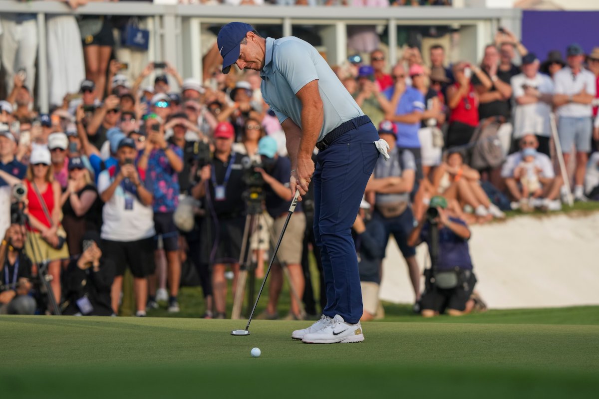 GolfersMagazine's tweet image. ⛳🧠 Putten begint in je hoofd. Twijfel je boven de bal? Dan wordt het lastig om de putt te maken. Met deze checklist ga je met meer vertrouwen de green op. 💪🏌️‍♂️ #GolfersMagazine #Putting  trib.al/8xVHga5