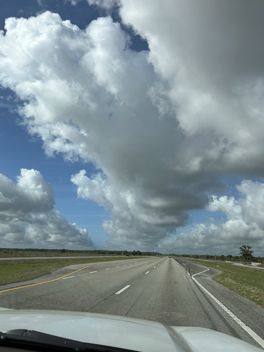 VSwank's tweet photo. @MattDevittWX Cool cloud formations coming across westbound State Road 70. https://t.co/DlTCRoZbv9