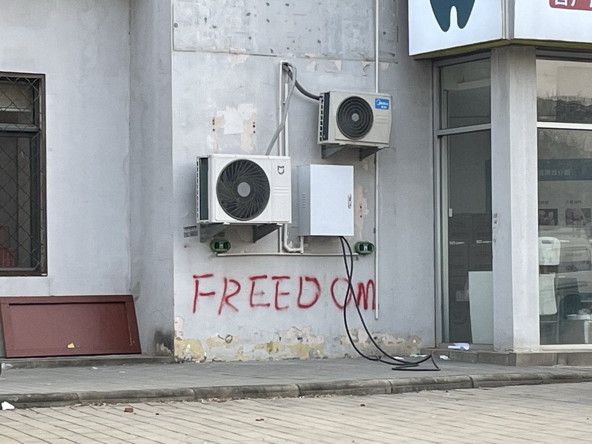 NoslatgiA tweet media