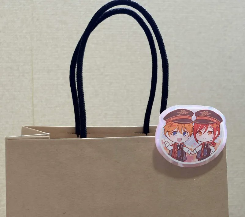 3872only's tweet photo. (4/5)
④アクリルバッジ
ころんとしたフォルムとふわふわ可愛いスプリングベッドの組み合わせがと〜〜っても可愛い！
アクリル板、実はチェック模様です💕　ミルキーなピンクもスプリングベッドの春感満載🌷
クリップもついているので、ちょこんとくっつきますよ！
イラスト提供(夕凪 @yuu_na_gi_ 様) https://t.co/UZ8N8Eex15