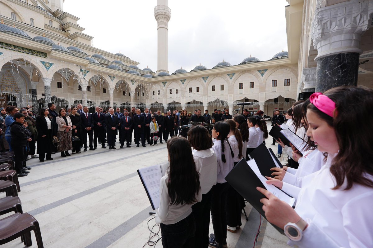gantepvaliligi's tweet photo. Valimiz Kemal Çeber, Mevlid-i Nebi Haftası etkinlikleri kapsamında Şahinbey Belediyesi tarafından düzenlenen “Sanatın Diliyle Değerlerimiz” adlı serginin açılış törenine katıldı.

Sanatın ve kültürel değerlerin buluştuğu sergide eserleri inceleyen Valimiz, emeği geçenleri tebrik ederek sanatın toplumsal değerlerin aktarılmasındaki önemine vurgu yaptı. 🎨✨