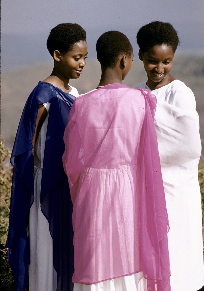 Rwanda 
1959

Beautiful young women in their traditional hair style.