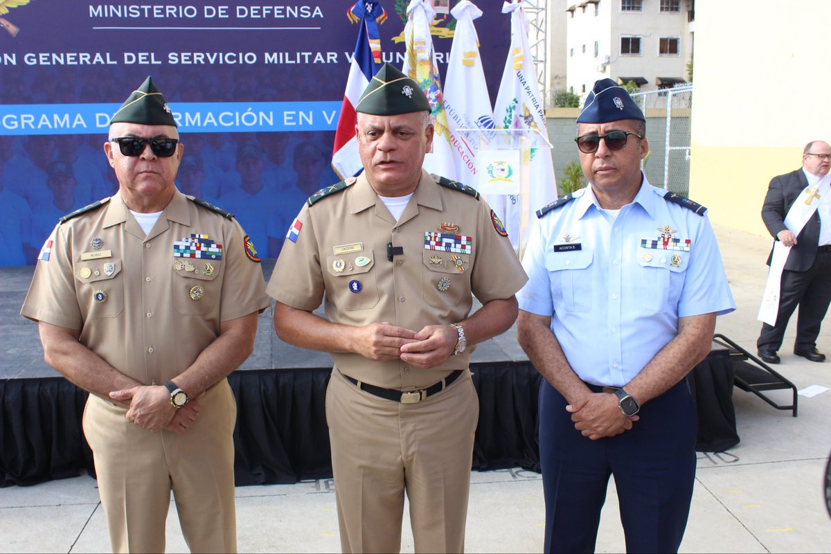 SMVRD's tweet photo. El Servicio Militar Voluntario inauguró el Programa Formación en Valores en el Politécnico Evangelina Santos Bergés, en Ciudad Juan Bosch.
90 estudiantes iniciarán el 14 de marzo. A nivel nacional, el programa cuenta con 10,438 aspirantes, promoviendo disciplina, respeto y amor. https://t.co/WxD62awDb5