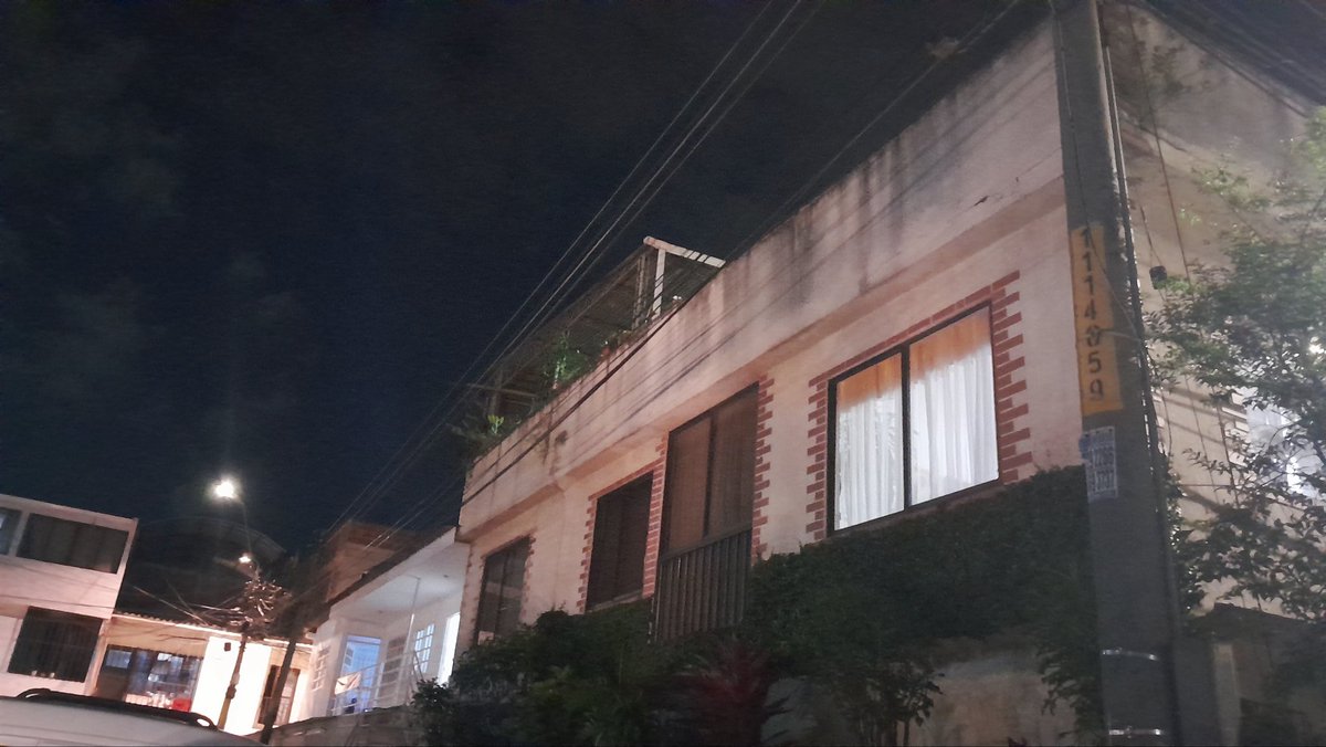 karinatello1's tweet photo. Por favor en el barrio floralia Calle 80 con 2bn , estamos a oscuras ,las lámparas de la calle llevan mas de 3 semanas dañadas por favor solucionar , @EMCALIoficial @MegaproyectosSA @AlcaldiaDeCali @alejoeder @InfraGobPue https://t.co/Gno3xv39U1