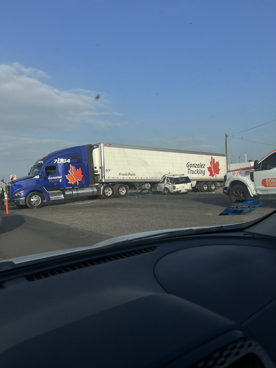 duringuis's tweet photo. Accidente en Guadalajara-Morelia Km 36 Tlajomulco de Zúñiga, Jal.
@Trafico_ZMG #traficozmg https://t.co/bRmuddqozZ