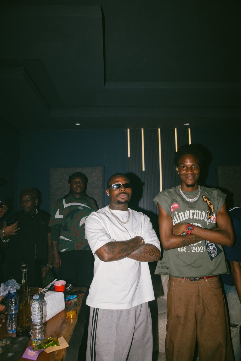 its_boymuller's tweet image. December 2023 I told him I’d see him soon 🥹
Now it’s happening 😩🎉
Manifestation + consistency = reality. 🙏🏾✨
Forever grateful, my idolo @asakemusik 
Big shoutout to my boss @Zlatan_Ibile for making this possible ❤️