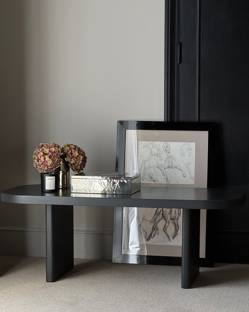 airedelsurstore's tweet image. MISIONES Box

Agate from northern Argentina set in hand-hammered alpaca metal.

A mineral landscape from Misiones shaped into a contemporary object through Argentine craftsmanship.

#airedelsur #argentinematerials #quietluxury #misiones