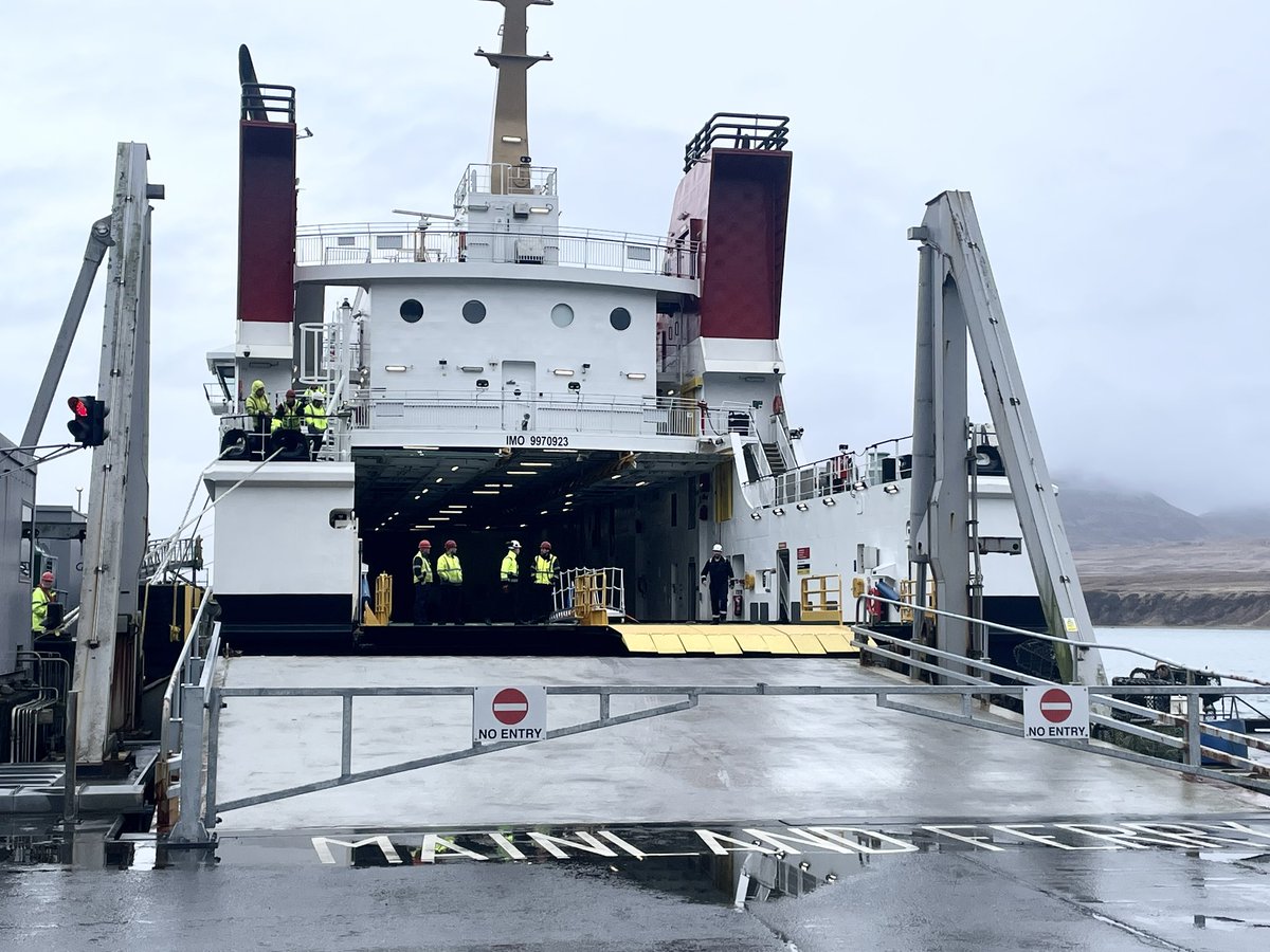 MV Isle of Islay.
Its first visit to Isle of Islay, today.