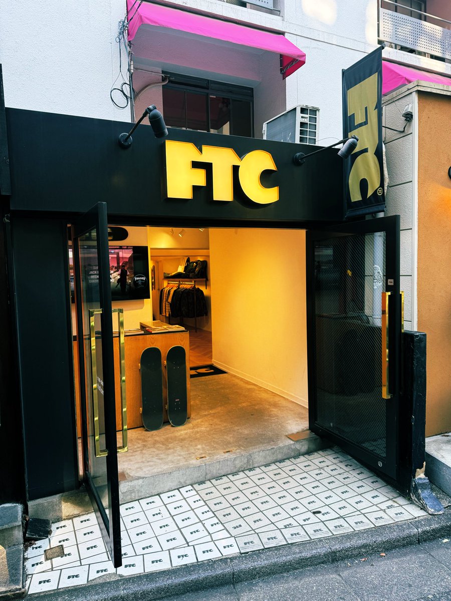 YusufYuie's tweet image. 10 years ago. The first piece of clothing I copped in Tokyo was from this store. 

So awesome to see it’s still here even with all the name brand stores that’s popped up. #ForTheCulture