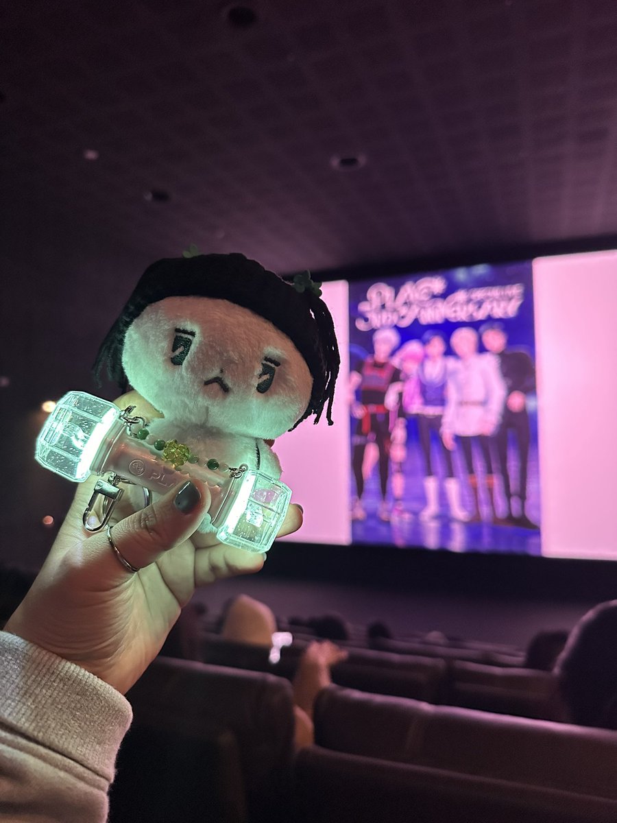 라이브뷰잉 좋았다 진짜로
오늘도 평플을 다짐해💙💜💓❤️🖤