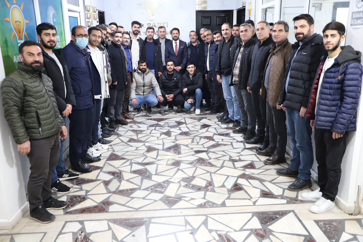 İl Başkanımız <a href="/yilmaz_seven/">Av. Yılmaz SEVEN</a>’in yakın akrabaları partimize nezaket ziyaretinde bulundular ve İl Başkanımız ile bir araya geldiler. #MilletimizleYolumuzBir