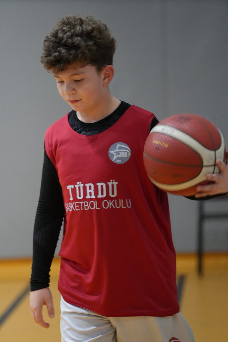 BasketbolTurdu's tweet photo. Menteşe’nin Basketbol Yüzü: Türdü Basketbol 🏀

Muğla Türdü Basketbol Salonu’nda basketbolun heyecanını ve keyfini bizimle yaşayın.
Basketbola ilk adımı doğru yerde, doğru eğitimle atın. https://t.co/nlHJJF9WXU
