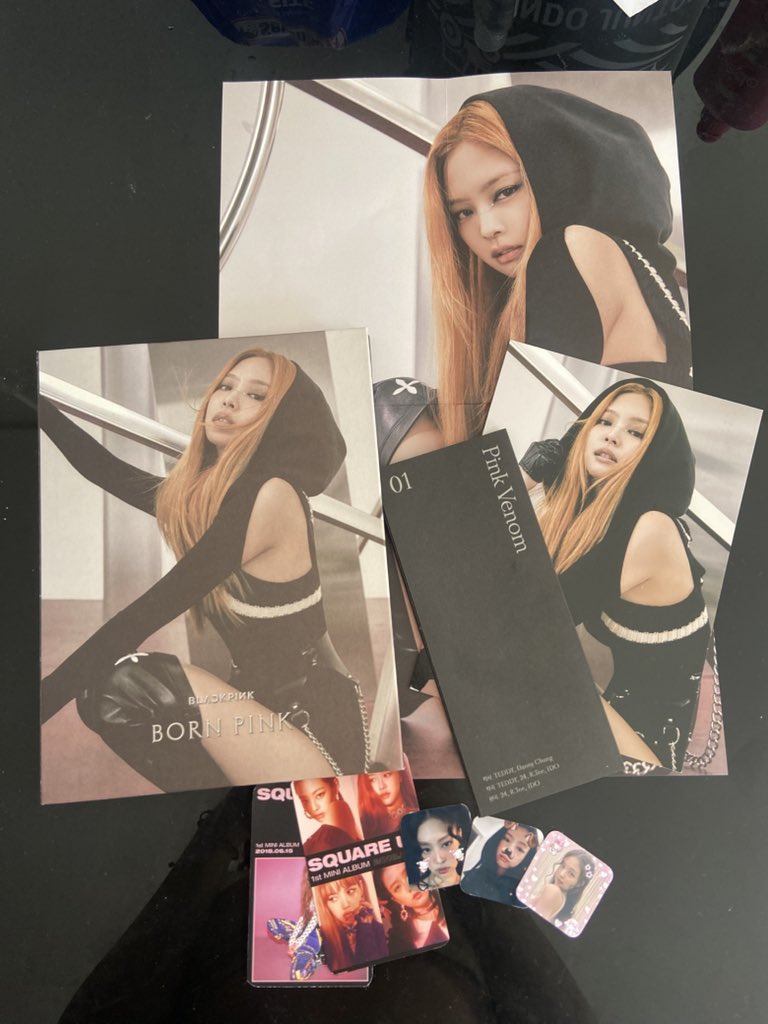 jennvsgf's tweet photo. Feedback super positivo pra @karicardcaptor que me vendeu esse digipack da Jennie no precinho, chegou bem embalado e com brindes muito fofos, ela foi super atenciosa e querida, muito obrigada amg! 🩷 https://t.co/i0cDsK13Re