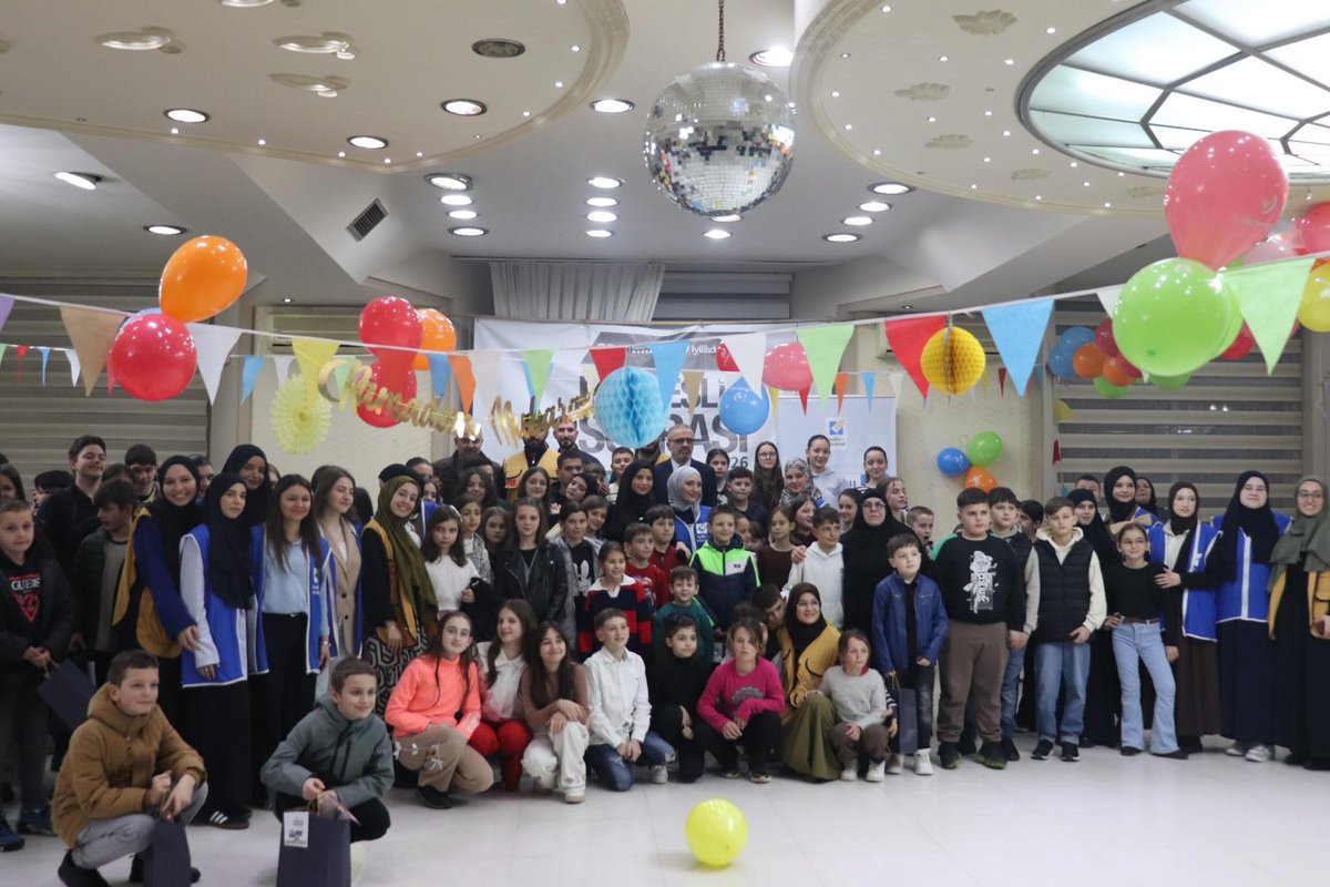 gdhgenelmerkez's tweet photo. 15 Ramazan Dünya Yetimler Gününde, Kuzey Makedonya'da düzenlemiş olduğumuz yetim iftarlarını gerçekleştirmiş bulunmaktayız. 

#gençdeğerhareketi #ramazan #dünyayetimlergünü https://t.co/2k1XbulcxS
