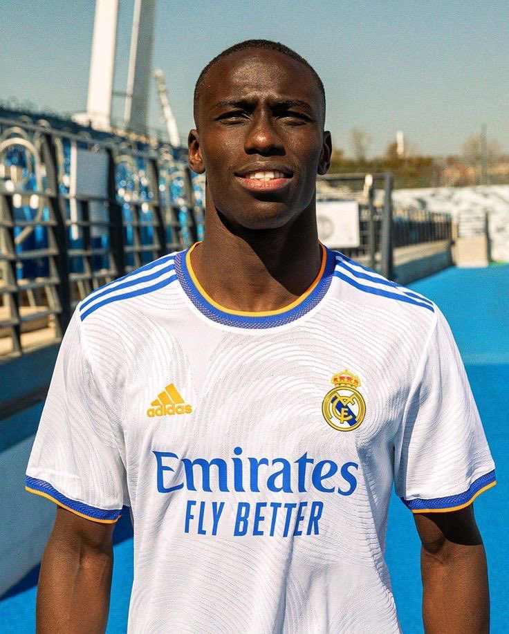 mbafraaude's tweet photo. Me alegra que por fin Ferland Mendy tenga el cariño y reconocimiento que merece entre la afición. Un jugador que ha dado 4 temporadas de absoluta élite, clave en las 2 Champions y como un 10. Físicamente ya está acabado pero ojalá podamos ver un último cameo antes de despedirnos para siempre.