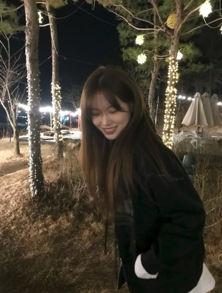 yoosilver's tweet photo. She's so pretty with her new hair color💕 #고은 #KOEUN #letsgoeunn https://t.co/v5O4PdCR09