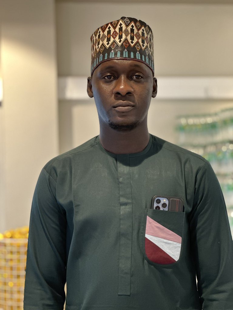 UK_Moyi's tweet photo. In Nigeria today, people are being arrested simply for speaking about global politics.

Yet the same government watches shamelessly while bandits openly record videos, brandish weapons, and threaten citizens every single day.

WHAT A FAILED GOVERNMENT! https://t.co/zqYMNqzNdX