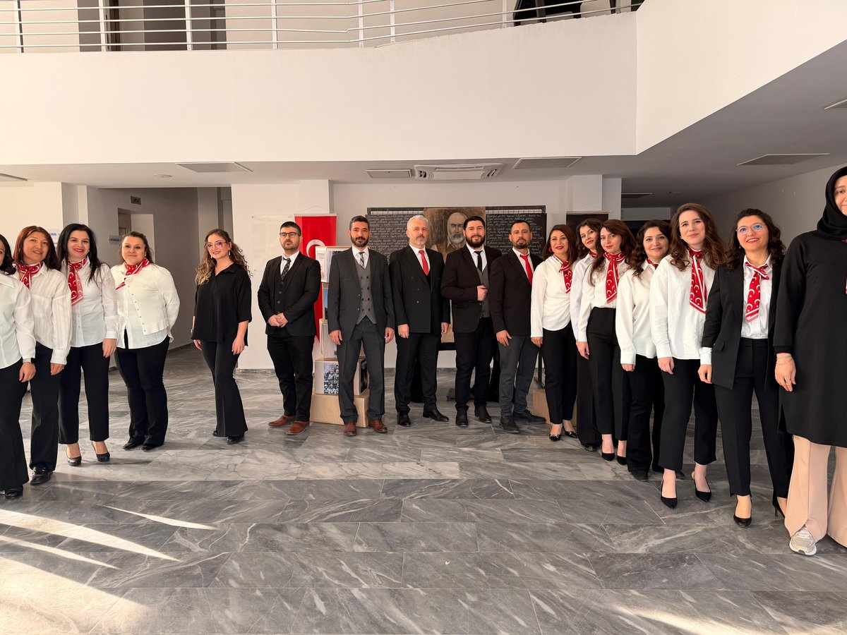 HIMCUMORTAOKULU's tweet photo. 🇹🇷 İstiklâl Marşı’nın kabulünün yıl dönümünde, milli şairimiz Mehmet Akif Ersoy’u saygı ve minnetle andığımız ilçe programı okulumuz tarafından gerçekleştirildi.
Başta Mustafa Kemal Atatürk olmak üzere tüm kahramanlarımızı rahmet ve saygıyla anıyoruz.
@bulent_akhan20
@oktaylo https://t.co/57lEslMhXd
