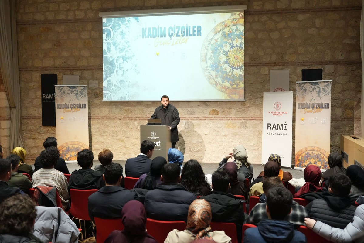 Kadim çizgilerden ilham, genç izlerden umut…

Çevre ve Şehircilik Politikaları Başkanlığımızın düzenlediği “Kadim Çizgiler, Genç İzler” programını, Rami Kütüphanesi’nin tarih kokan atmosferinde gerçekleştirdik.

Just Together topluluğu ile genç mimar arkadaşlarımızı bir araya