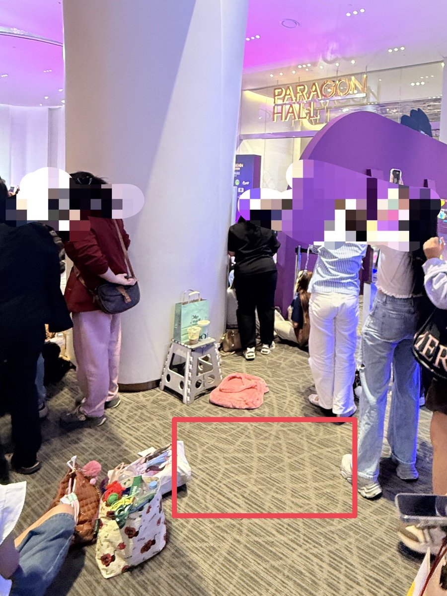 ‼️‼️‼️ มีใครพบเห็นกระเป๋าใบนี้ไหมคะ โดนขโมยตรงเสาบริเวณทางเข้าโบลิ่ง ช่วงเวลาประมาณ 20:30 ในกระเป๋ามีกล้อง แอร์พอร์ต พาสปอร์ต หากใครพบเห็น ทัก DM มาได้เลยเลยนะคะ 🙏🏻🙏🏻🙏🏻

#9entertainawards2026
#9entertain
#9entawards2026xThonburiPhanich
#ThonburiPhanich