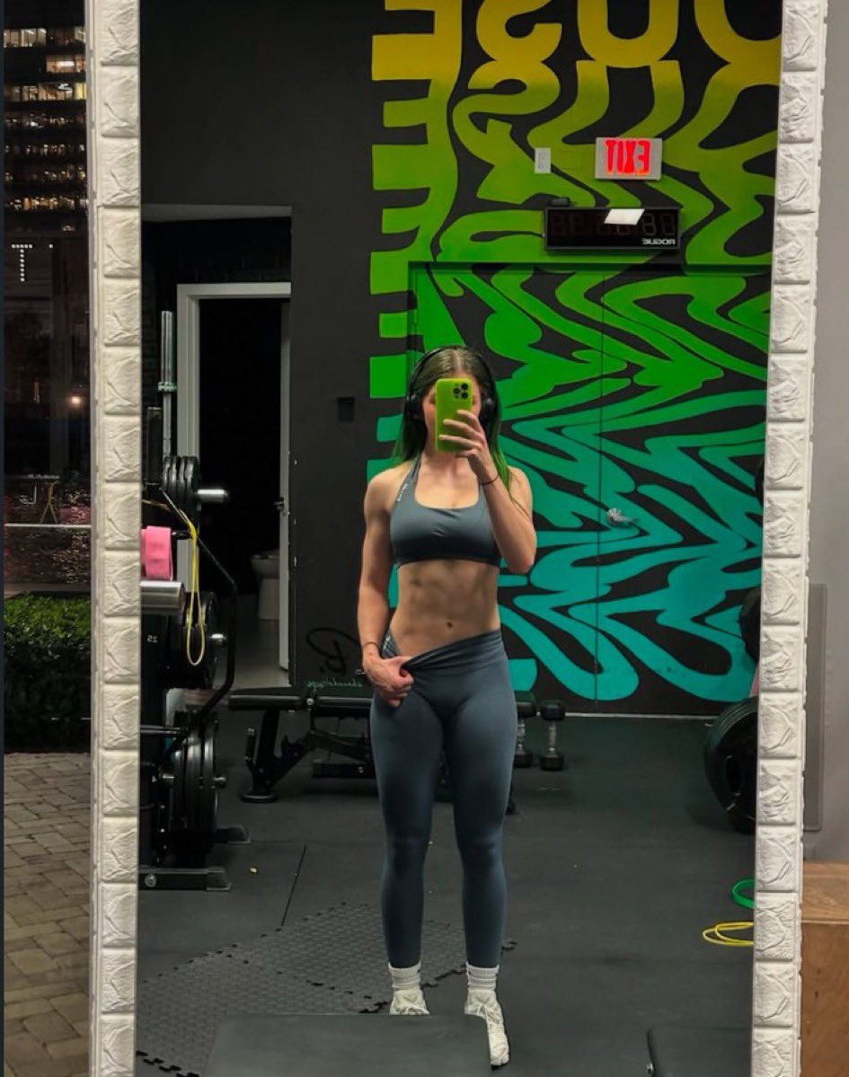 lerajane25's tweet photo. #gym 💚💚💚 https://t.co/t9BV7z4FfA