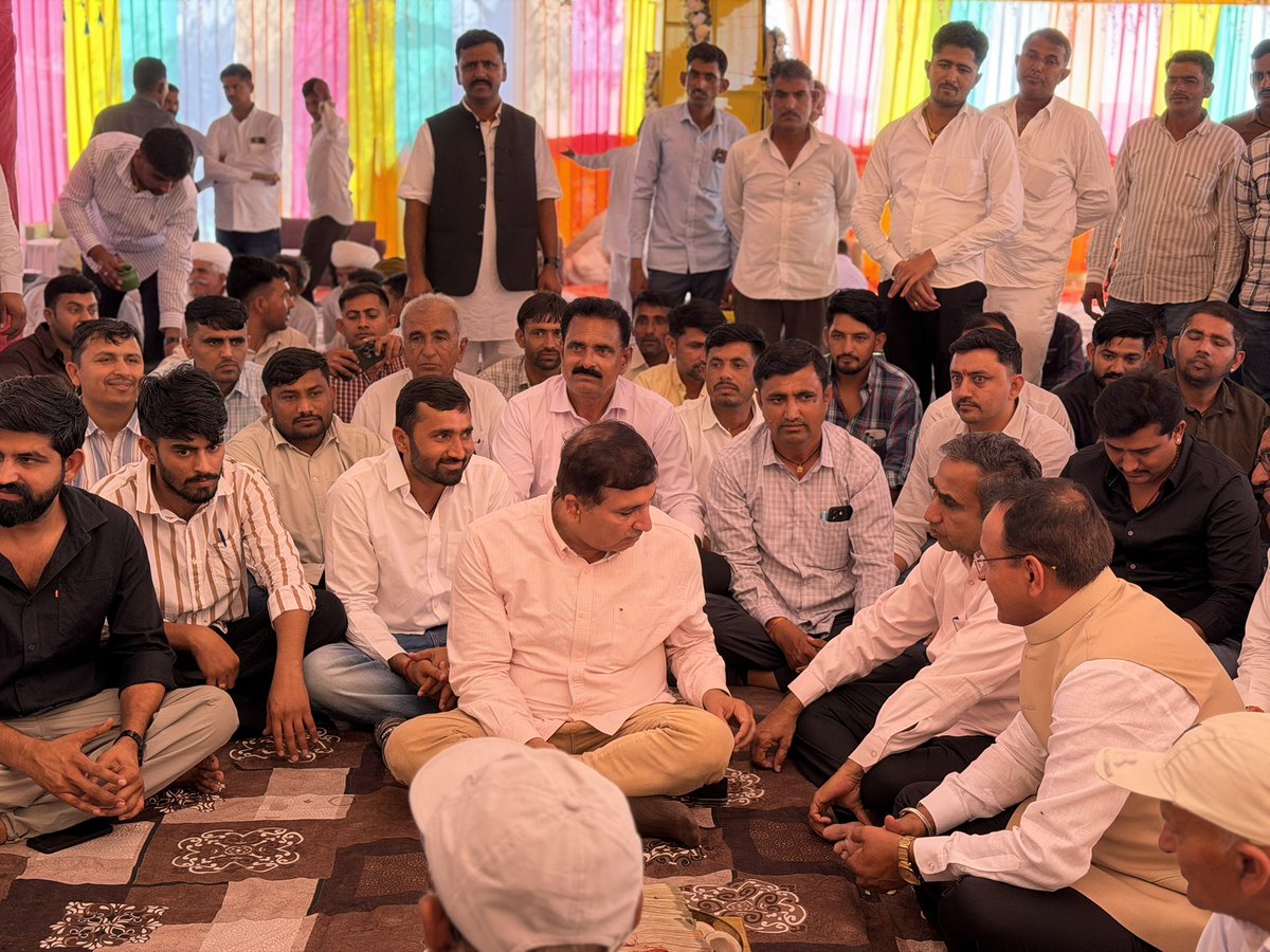 Barmer_Girdhari's tweet photo. पुनियो का तला (गिड़ा) में बाड़मेर- जैसलमेर -बालोतरा सांसद श्री उम्मेदाराम बेनीवाल जी के परिवार में आयोजित विवाह समारोह में शिरकत कर शुभकामनाएं दी।

@UmmedaRamBaytu https://t.co/P6okpppJ3q