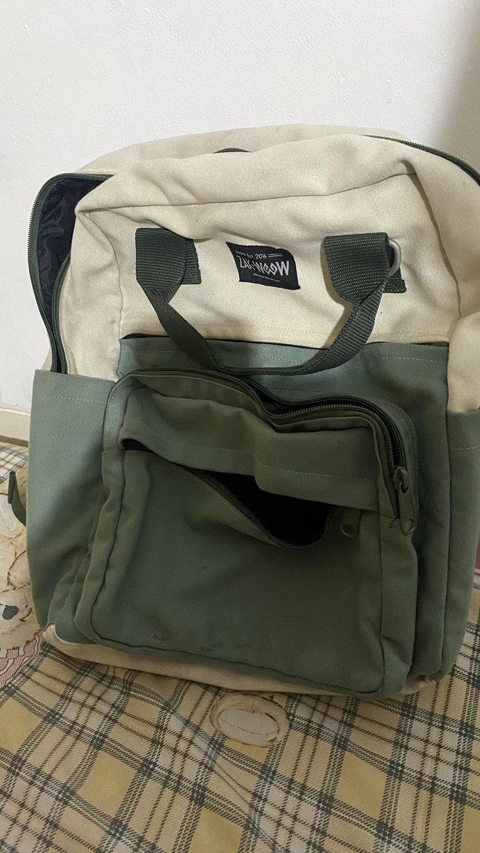 urijenli's tweet photo. wts ransel/backpack zakwoowstyle warna sage green, baru dipake beberapa kali aja

80k
bisa 🍊 ya
dok jaksel

ada kotor dikit, detail bisa dm yaa https://t.co/KuriZvuARK