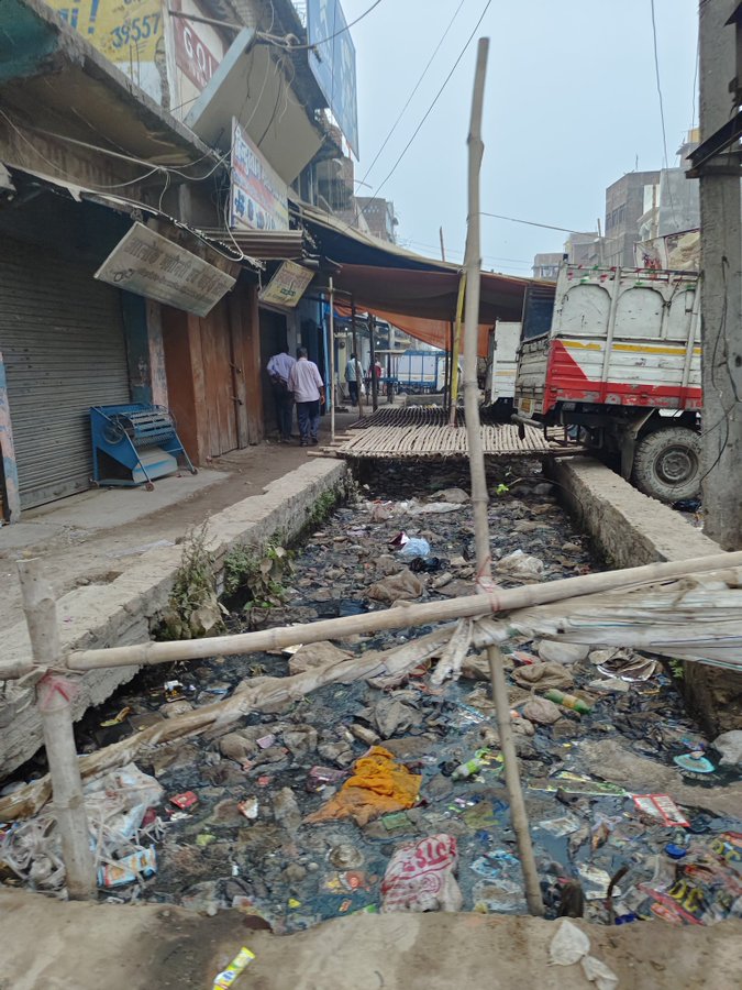 खुरपेंच Satire tweet media