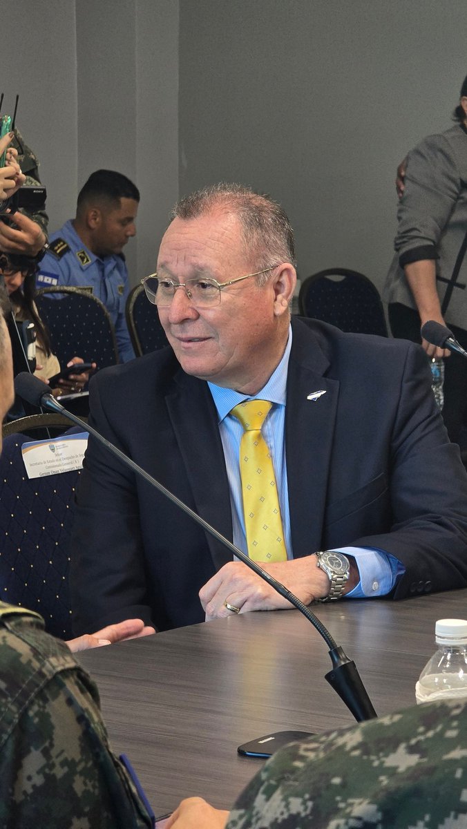 #LoÚltimo | Secretarios de Defensa y Seguridad reunidos con los altos mandos para unir esfuerzos en combate a la delincuencia y criminalidad. 

Acompañan el señor Jefe del Estado Mayor Conjunto de las Fuerzas Armadas y el Director General de nuestra Policía Nacional.