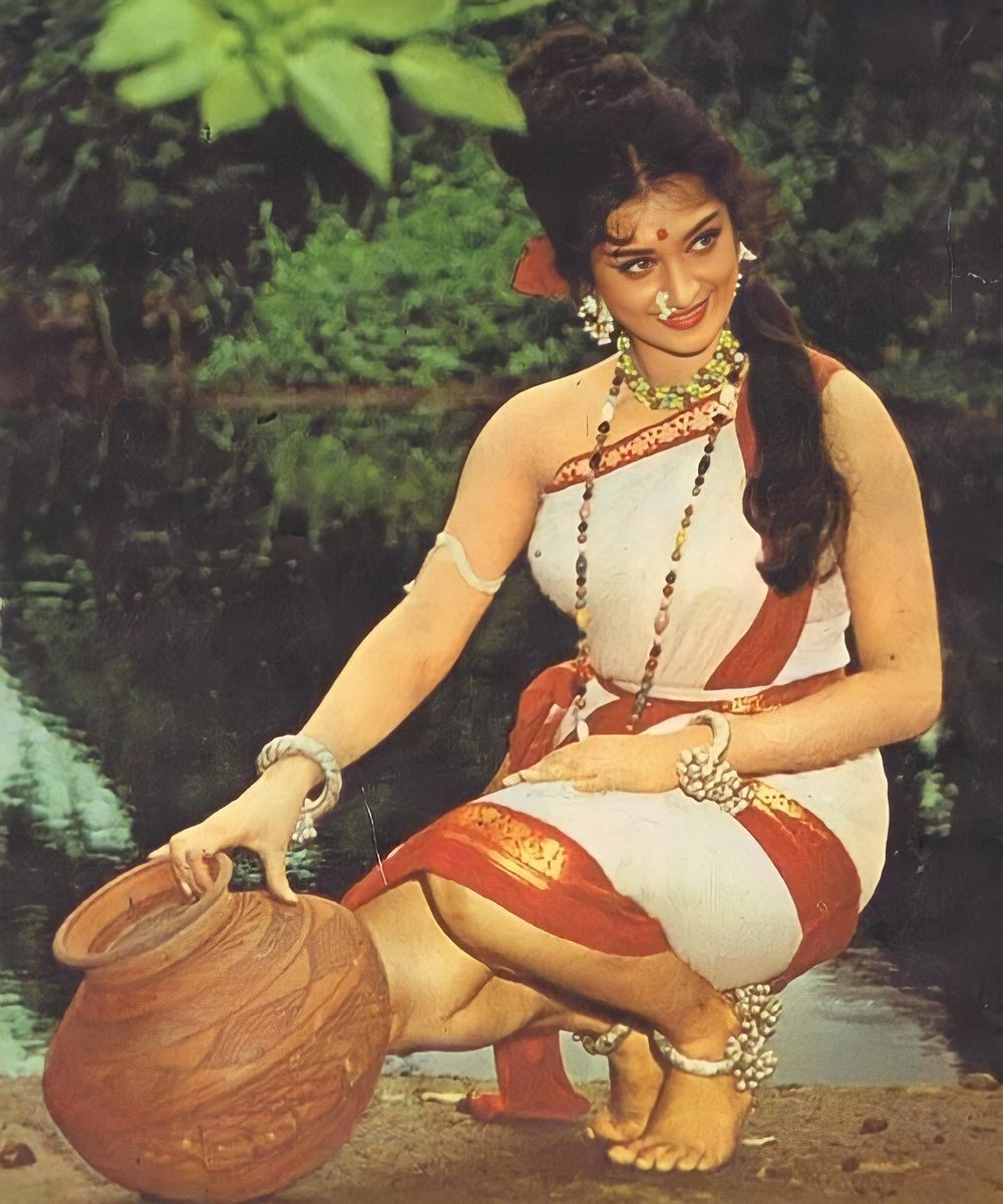 Iconic Bollywood actress Saira Banu 💮