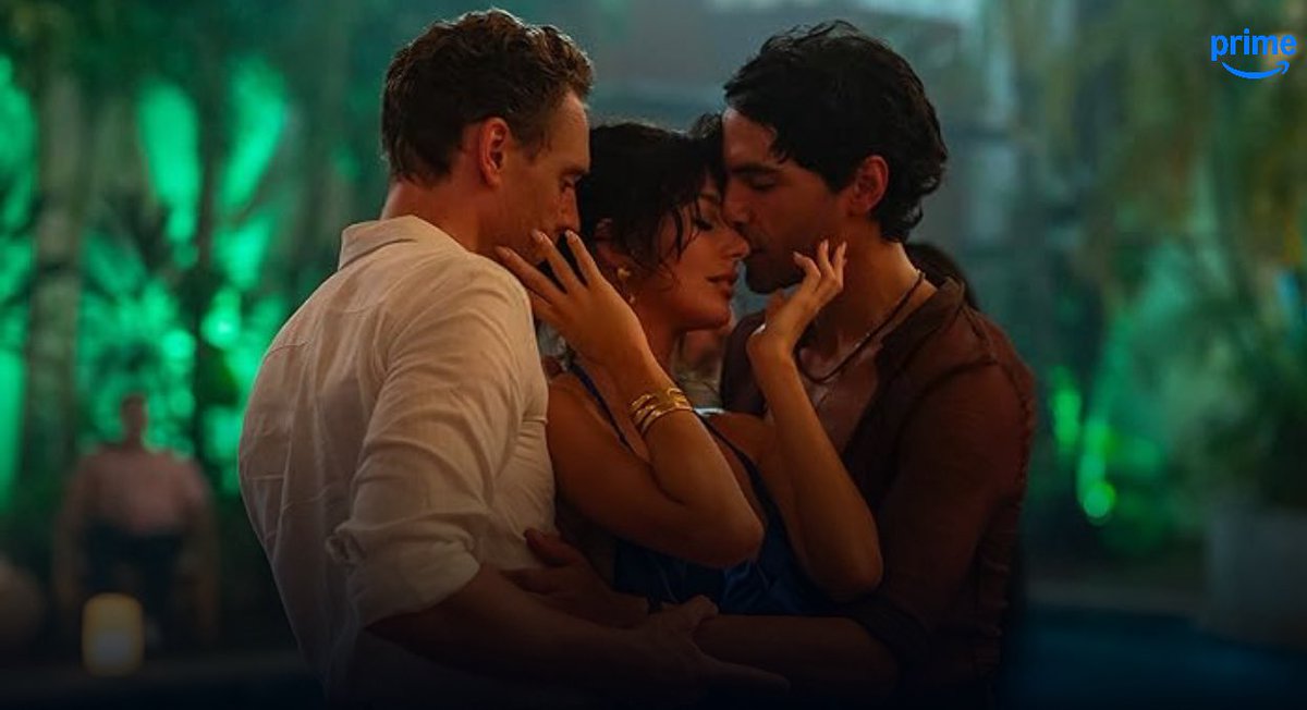 The night manager poster on prime when you click on the episode make me giggle because they won’t show this picture outside, you only get this reward when you decided to watch. Teddy’s hand on Pine’s waist, Pine grabbing Teddy’s arm. Why we don’t get the wide shot in the series😔