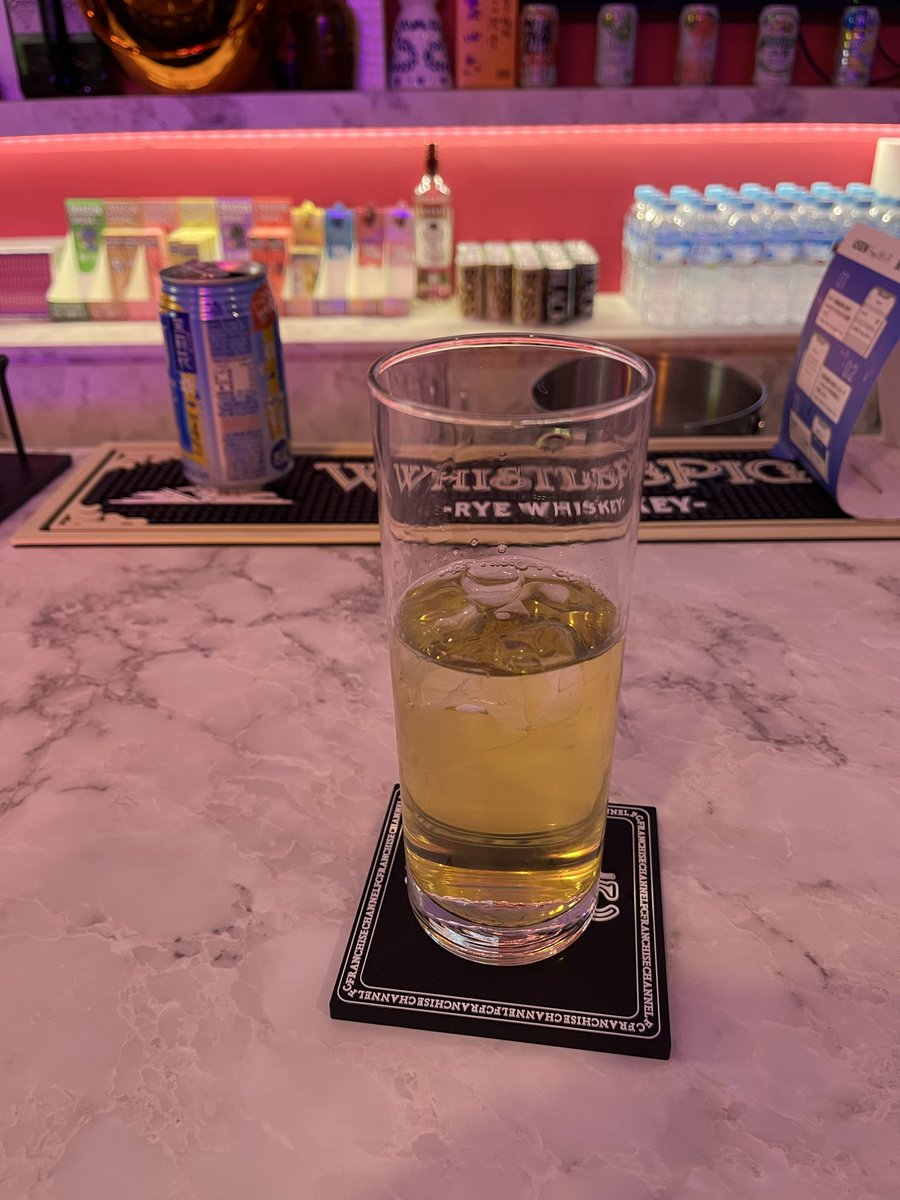 今日のお客さんは
・私
・関口ケントさん
・ガッジェス富永さん
・某〇〇版主宰
でした。
俺以外濃いメンツ

#FＣチャンネルBAR
 #FCBAR
#100日チャレンジ
#66連勤目