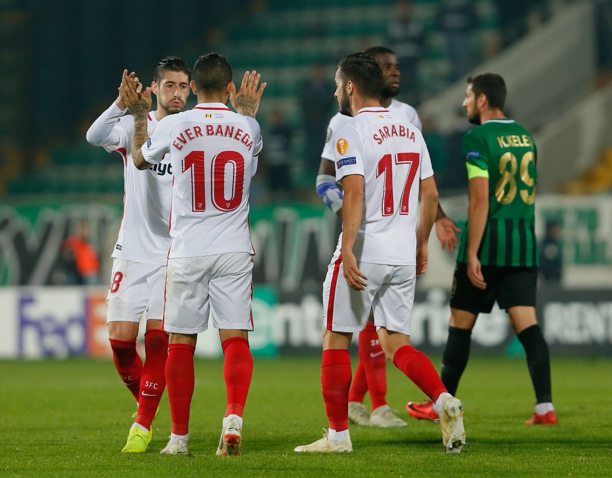 SevillaFC_ENG's tweet image. With Spain and Turkey going viral this week, here is a collection of photos from our various meetings against Turkish sides:

Bu hafta İspanya ve Türkiye gündemdeyken, Türk takımlarına karşı oynadığımız çeşitli maçlardan bir fotoğraf derlemesi:

🇪🇸🤝🇹🇷