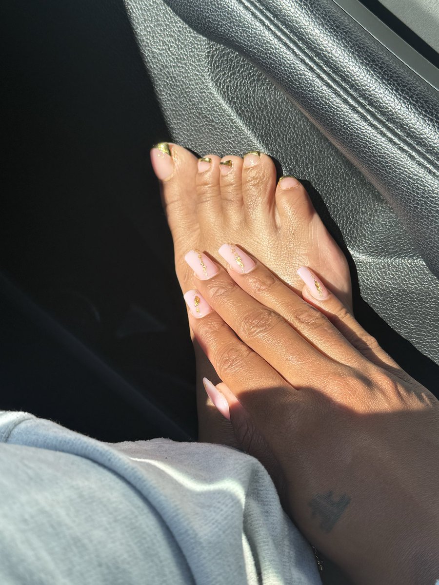 Goddessvelvet98's tweet photo. Chrome toes✨ #dallas https://t.co/84QrEFla70