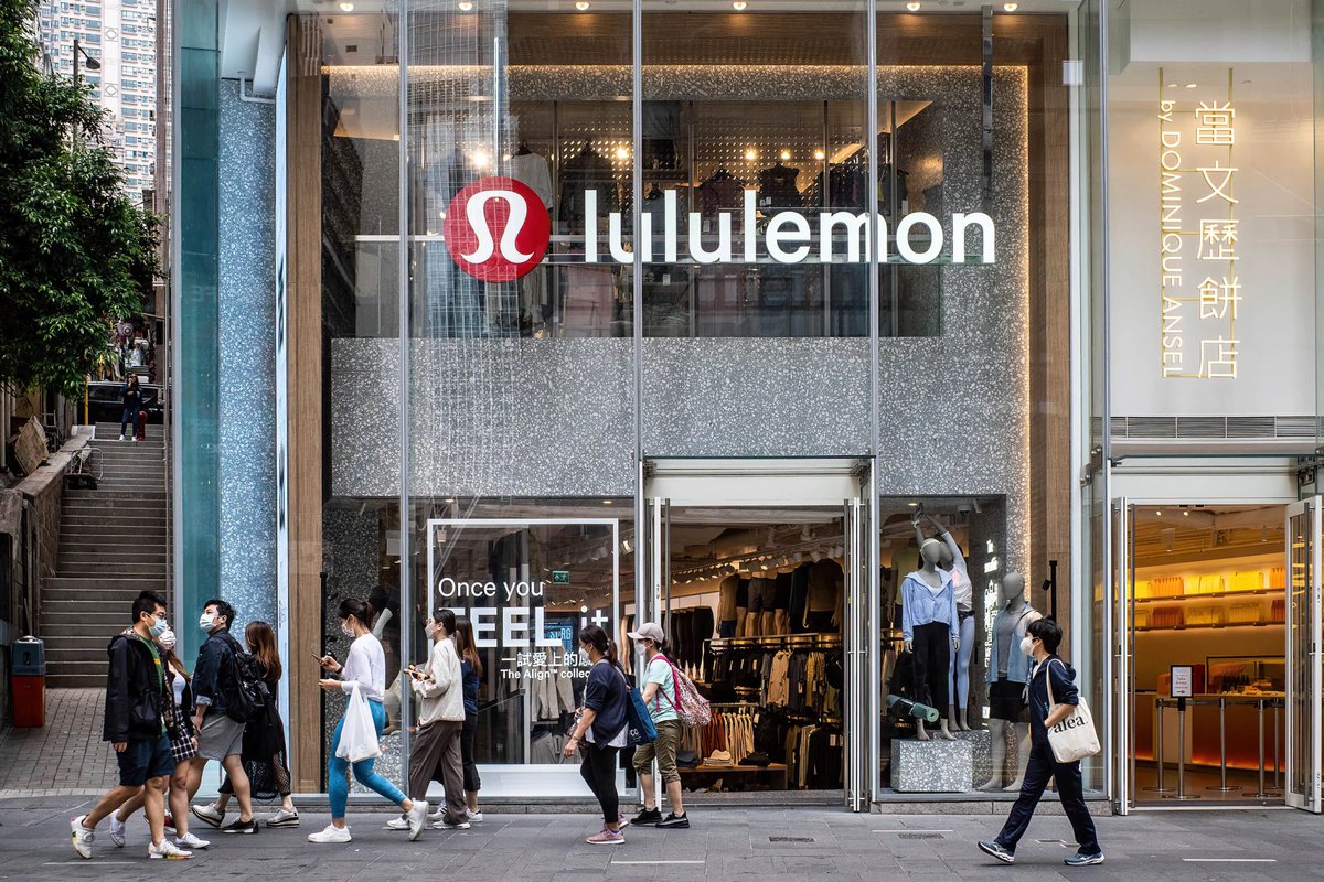 financefocus7's tweet photo. $LULU had a monster run post COVID and collapsed. Peaked near $500. Now $163, lowest since 2017. CEO quit, founder launched an activist campaign against the board. U.S. comps down 5%, margins crushed by tariffs. Down 55% in 12 months. Once athleisure’s darling, now lost. https://t.co/YUnZTPcGqb