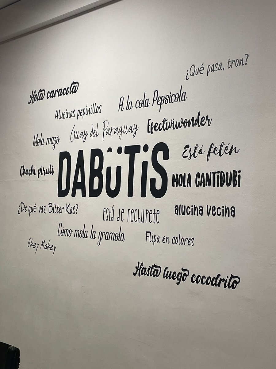 Adéu, Andreu!
Afluixa, maduixa.
De què vas, bordegàs?
En fi, Serafí.
És broma, poma.
Justa la fusta.
Madrid, podrit.
On vas, Barrabàs?
Quina grácia, tia Engràcia!
Salut i força al canut!
Tranquil, pernil.
Vas bé, cirerer.
Very good, patates amb suc.