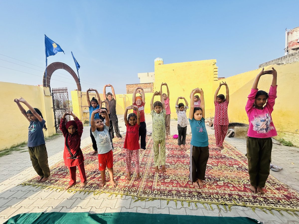 NiSha3305's tweet photo. #cmdy #cmdiyogshala @MAnkitYogi #yog https://t.co/Z6uwOnXIQK