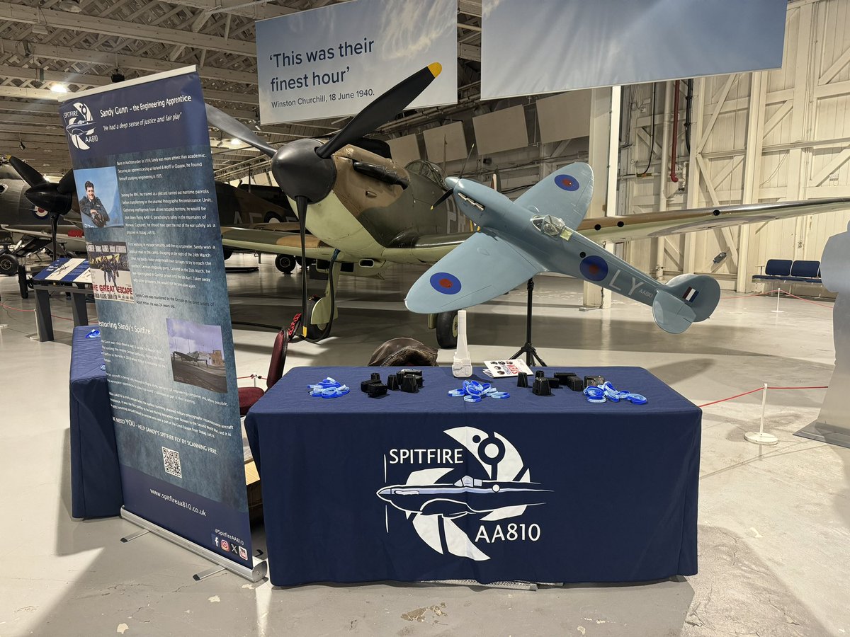 Spitfire AA810 tweet media